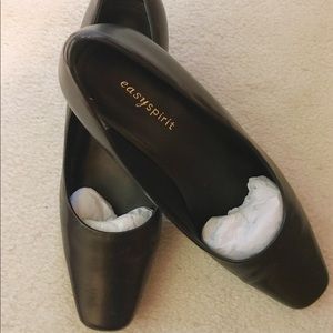 New with box Easy Spirit women low heels